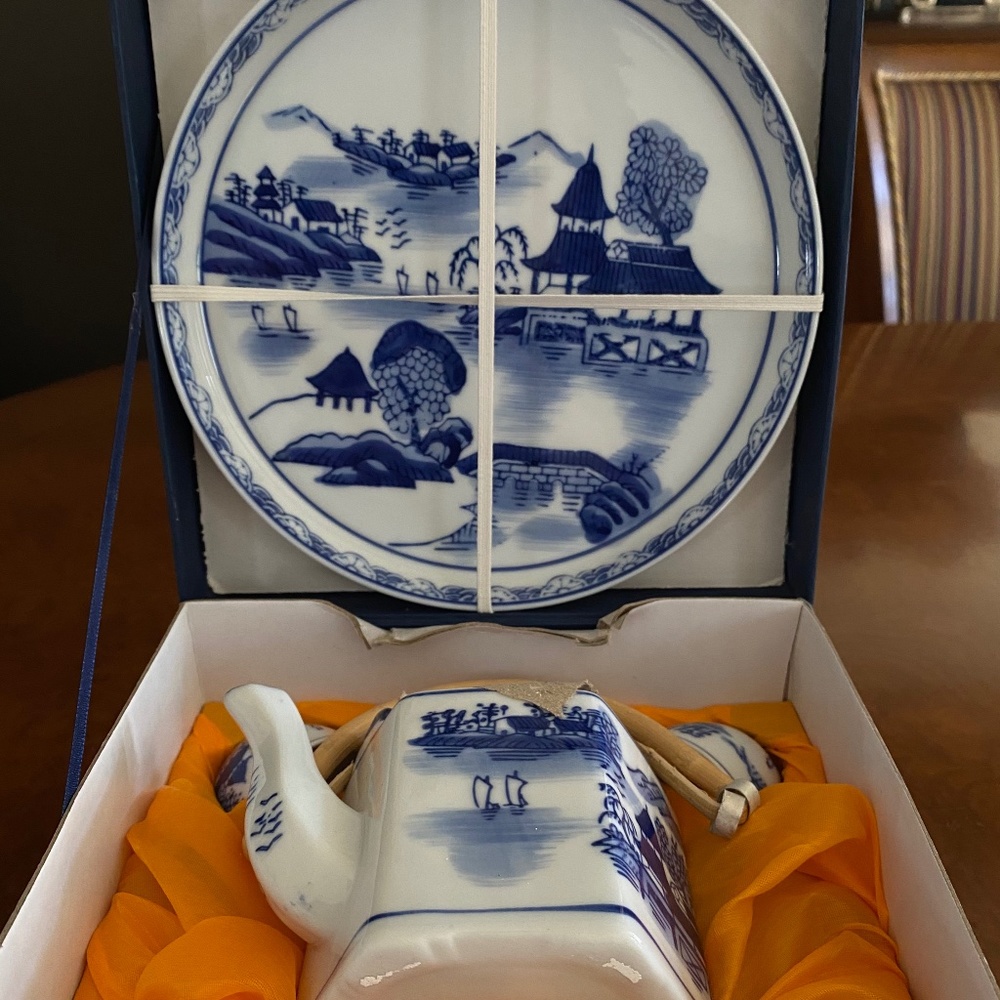 Vintage Tea Set - Picture 1 of 3